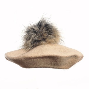 100% Wool beret with raccoon pompom - Beige